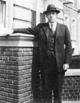 Lovecraft à Brooklyn en 1922. Donovan K. Loucks.