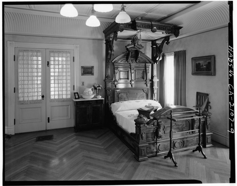 SARAH_WINCHESTER'S_BEDROOM,_SECOND_FLOOR_-_Winchester_House,_525_South_Winchester_Boulevard,_San_Jose,_Santa_Clara_County,_CA_HABS_CAL,43-SANJOS,9-9.tif